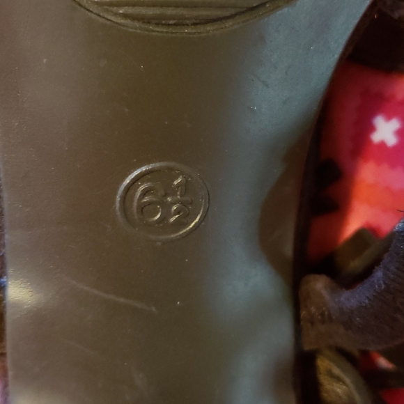 Mossimo Brown suede fringed heels. Size 6 1/2 - Picture 7 of 8